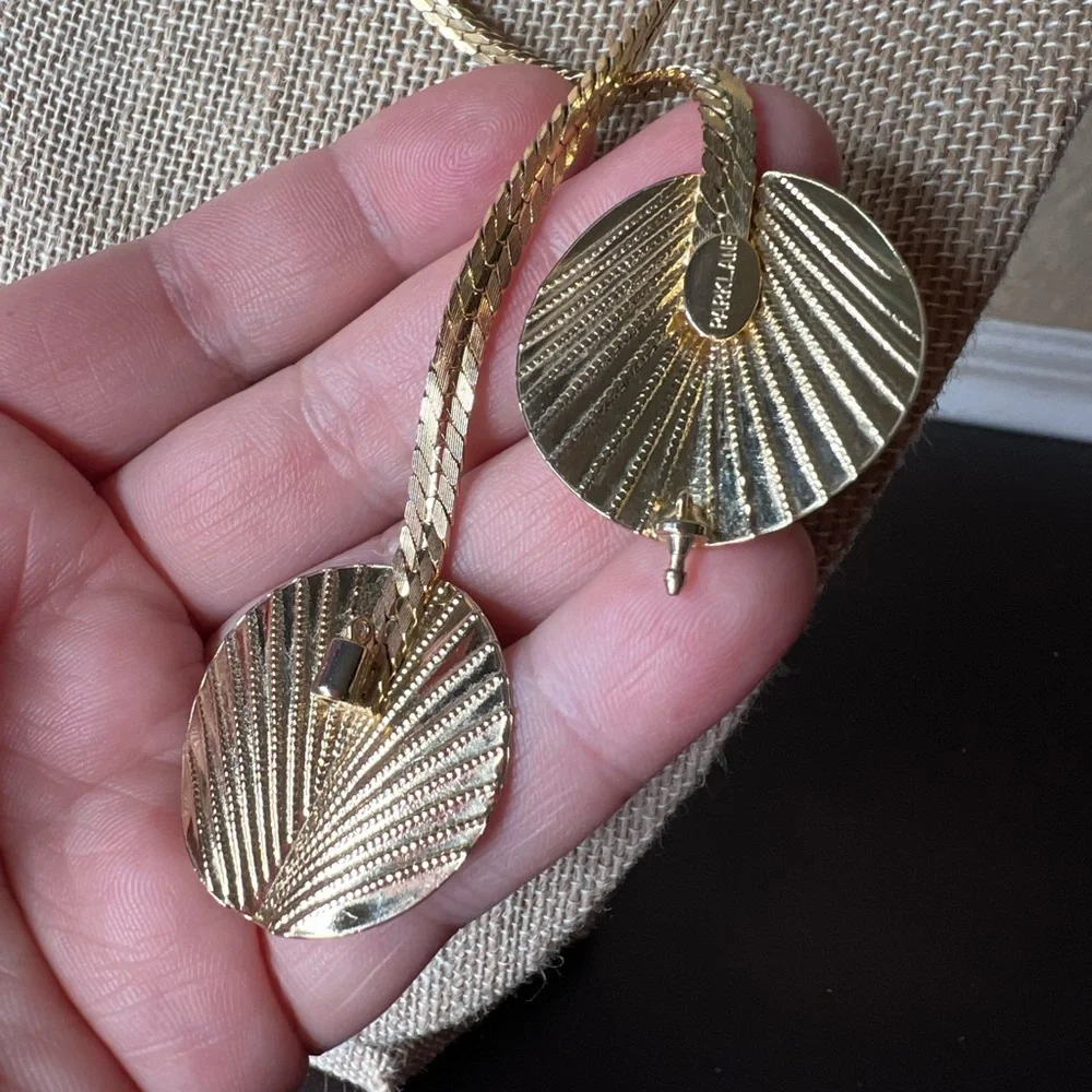 Vintage, Front-Clasp, Park Lane Gold Tone Seashell Necklace, Fan, Leaf, herringb